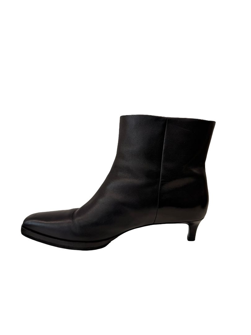 Philip Lim Black Leather Kitten Heel Ankle Boots. Size: 39