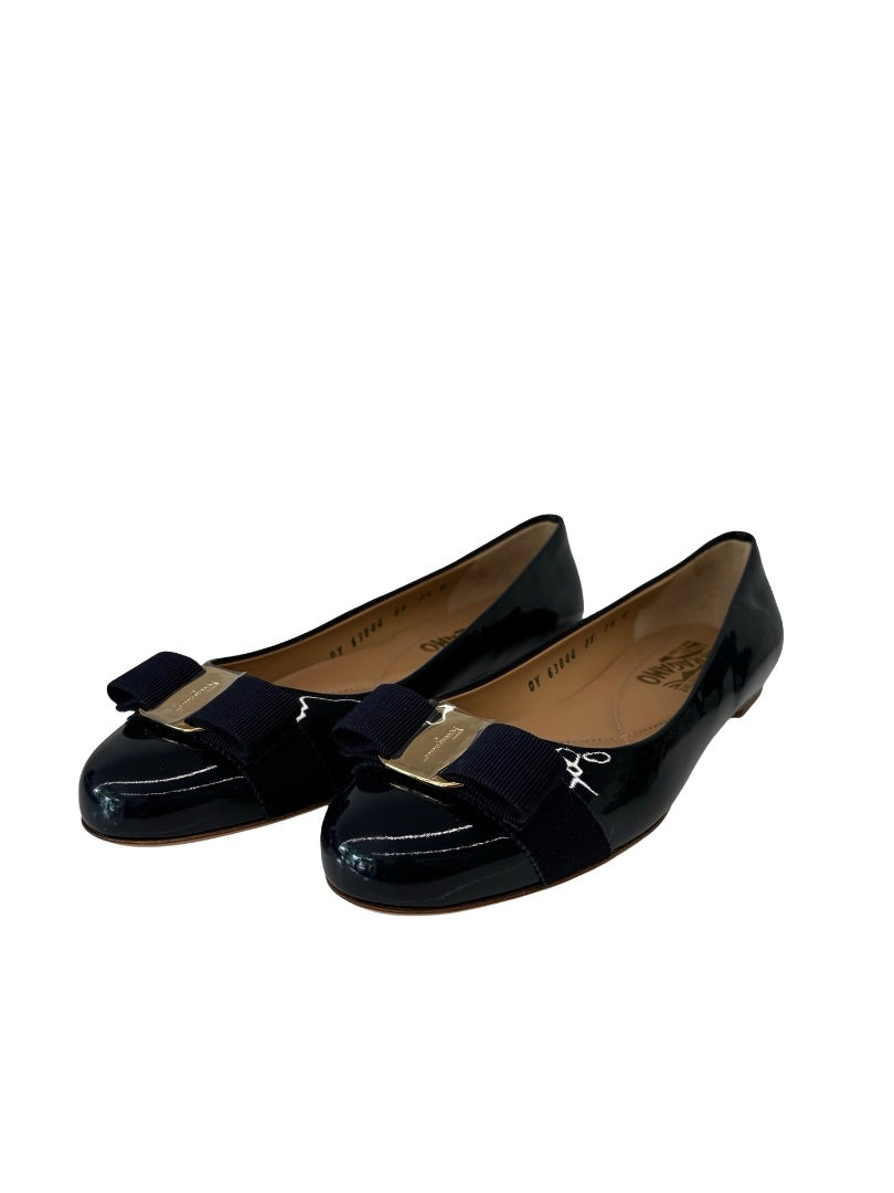 Salvatore Ferragamo Navy Varina Patent Leather Ballet Flat. Size: 7.5