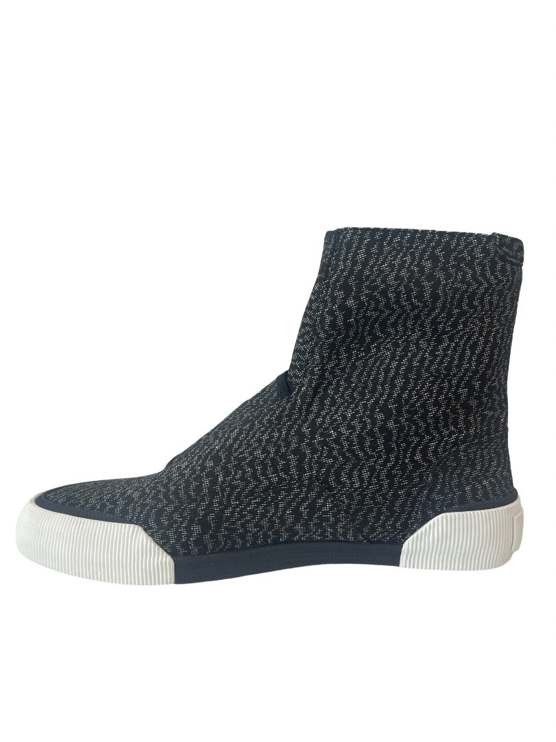 Lanvin Black / White High Top Velcro Sneaker. Size: 7