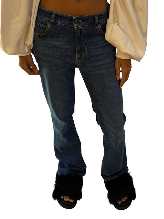 Weekend MaxMara Blue Wash Slim Jean. Size: 8-10