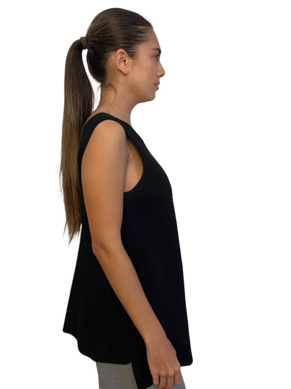 Scanlan Theodore Black V Neck Sleeveless Top. Size: Medium