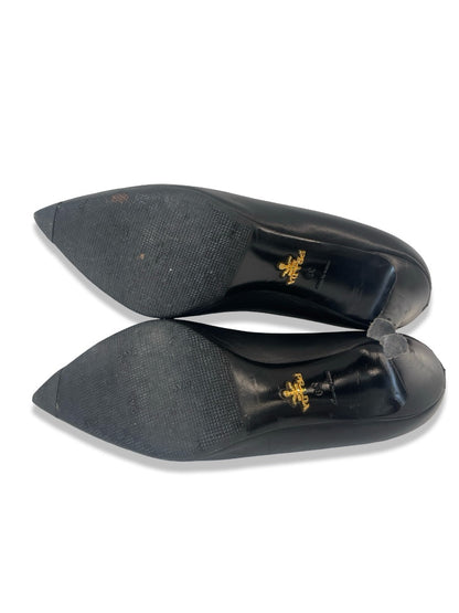 Prada Black Pointed Toe Leather Heel. Size: 39