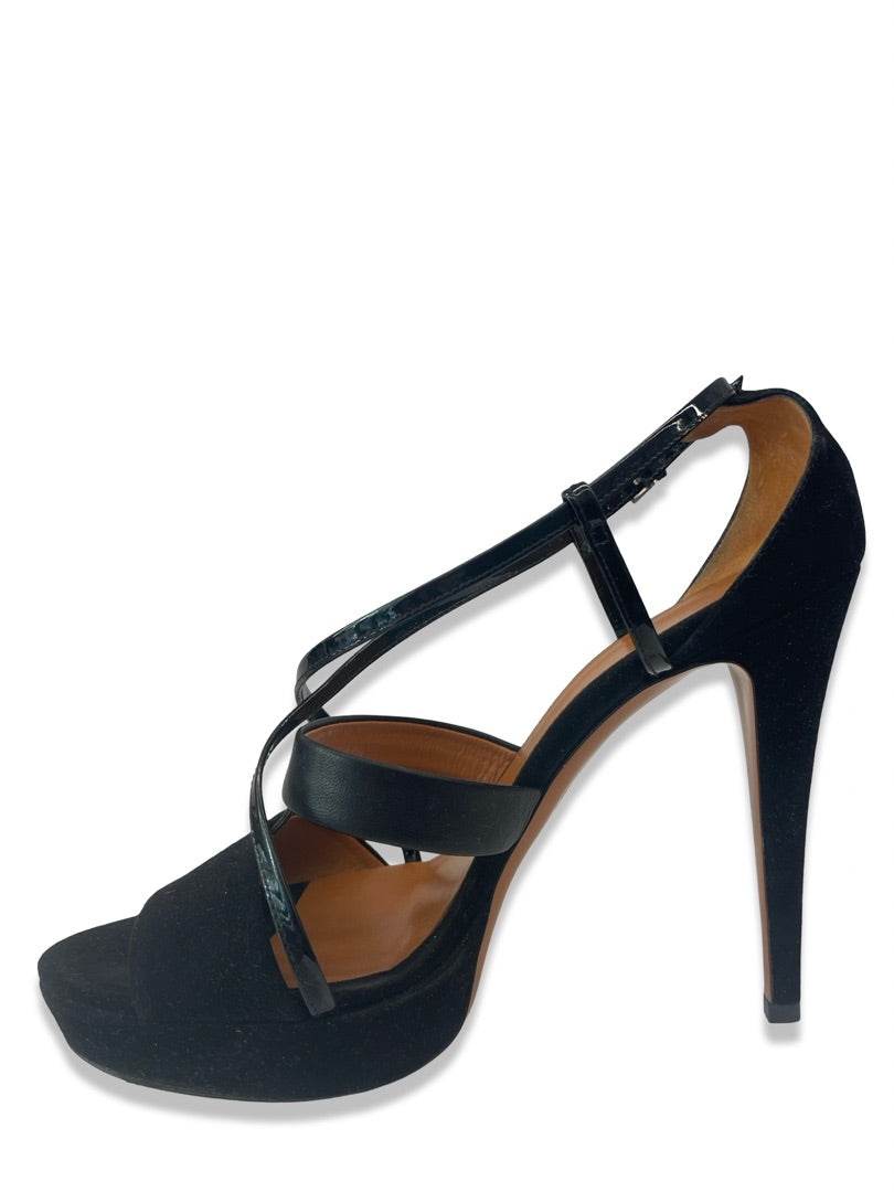 Gucci Black Suede Platform Heel w/ Patent Strap. Size: 40