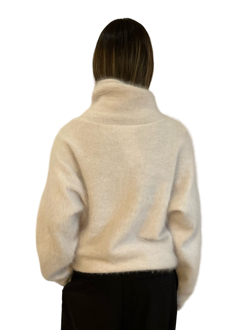 Antalya Frost Pink Mohair Turtleneck. Size: S