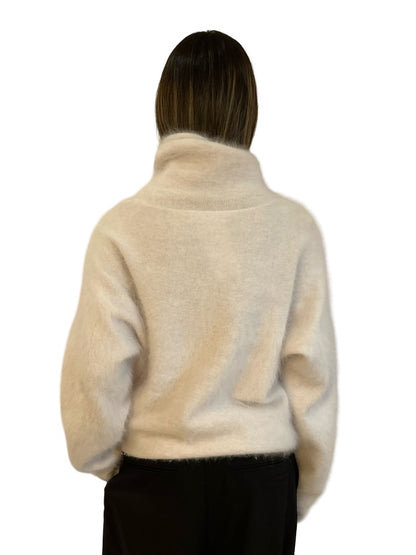 Antalya Frost Pink Mohair Turtleneck. Size: S