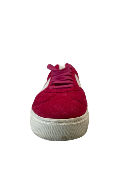 Valentino Garavani Pink / White Fly Crew Suede Low Top Sneakers. Size: 39.5