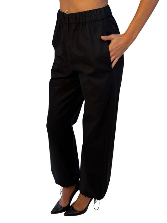 Scanlan Theodore Black 'Mignon' Tech Cargo Ankle Drawcord Pants. Size: 6