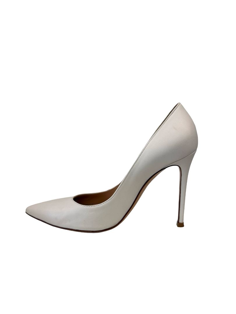 Gianvito Rossi White Matte Leather Pumps. Size: 38