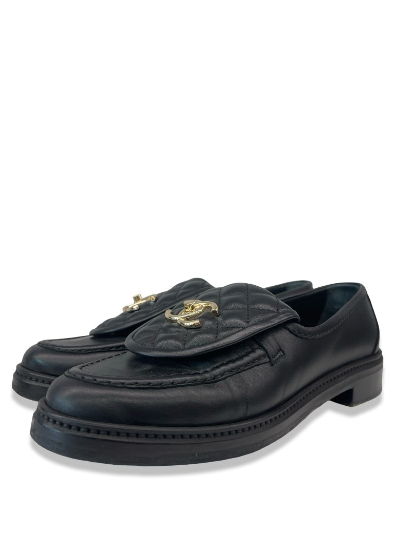 Chanel Black Lambskin CC Quilted Loafers. Size: 38.5 C